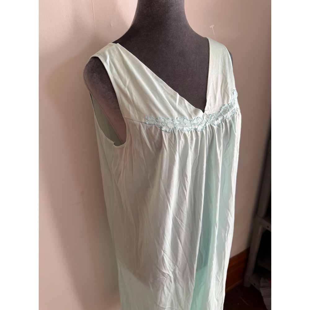 Vintage Vanity Fair Mint Green Embroidered V-Neck Nightgown USA Cottagecore M - Picture 2 of 11
